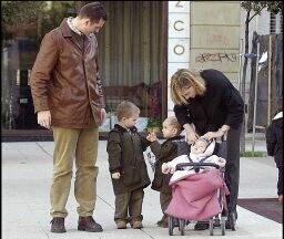 Princess_Cristina___husband_Inaki_Urdangarin_with_their_children_1.JPG