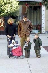 Princess_Cristina___husband_Inaki_Urdangarin_with_their_children_14.JPG