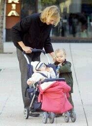 Princess_Cristina___husband_Inaki_Urdangarin_with_their_children_12.JPG