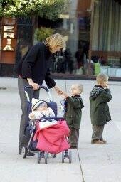 Princess_Cristina___husband_Inaki_Urdangarin_with_their_children_10.JPG