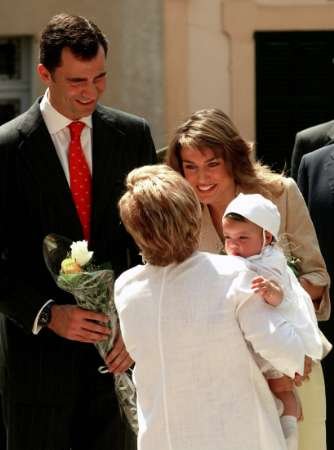 2005-05-10T150150Z_01_PDM04D_RTRIDSP_2_SPAIN-ROYALS.jpg