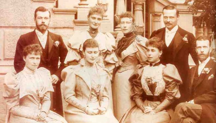 1894 - Ella,Alix,Ducky,Irene,Victoria 1.jpg