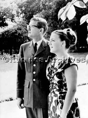 1966-12-10 Margriet & Pieter announce wedding.jpg