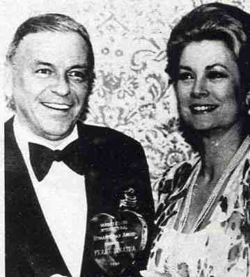 1982 - Grace mit Frank Sinatra 4.jpg