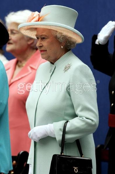 HerMajestyTheQueenWomenMonument9thJuly.jpg