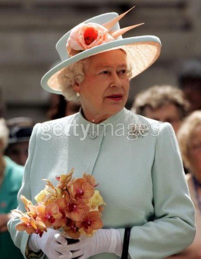 TheQueenunveilingtheSecondWorldWarIIWomenMonument9thJuly.jpg