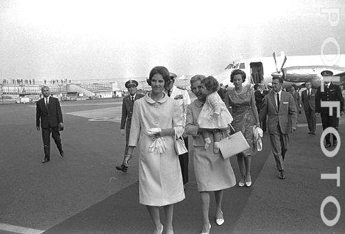 8 Polfoto 24-07-1966 8 Dronning Anne-Marie og prinsesse Alexia.jpg