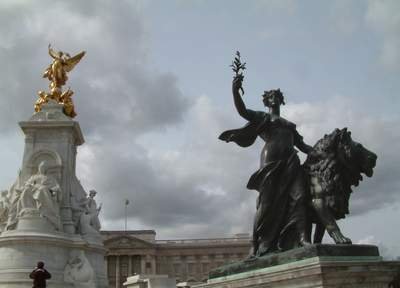 Queen Victoria Memorial, Justice, V surrounded by Charity, Truth & Justice.jpg
