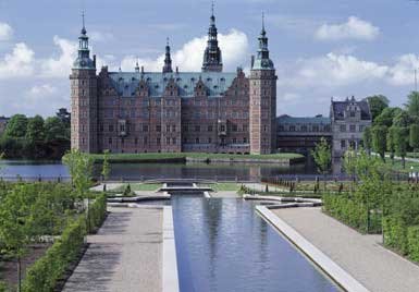 frederiksborg_slot_med_kask.jpg