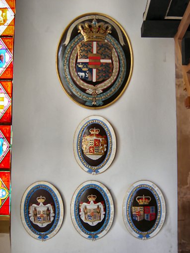 DSC00646-royal-arms.jpg