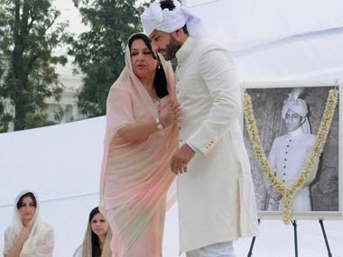 India, Pataudi, Nawab Saif Sharmila 2011.jpg