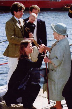 Curtsey Lady Sarah Chatto to Queen Mother 1997.jpg