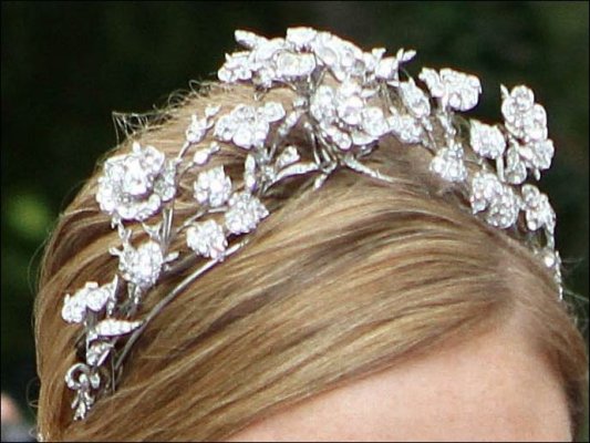 Isenburg Floral Tiara, made in Paris 1860.jpg