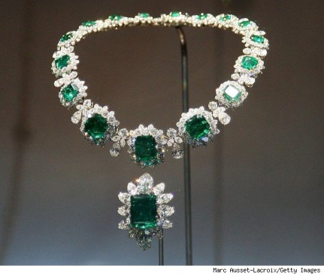 Liz Taylors Bulgari emerald necklace pendant worn as a brooch was Gr Dss Vladimirs.jpg
