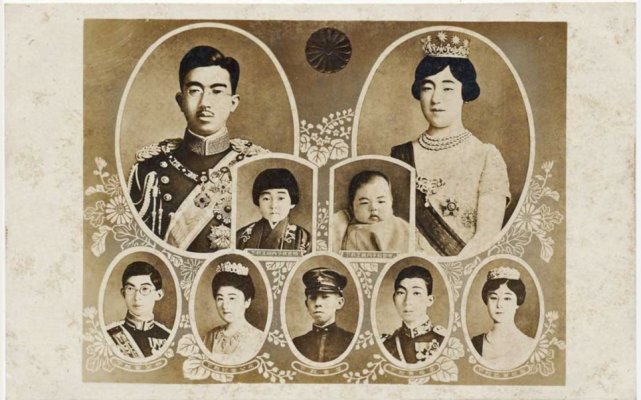 Imperial Family; Emperor Showa and Empress Kojun; this two first daughters; and the brother's Em.jpg