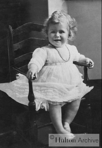 june_1927_portrait_of_Princess_Elizabeth__daughter_of_the_Du.jpg