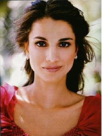 QueenRania+in+Point+de+Vue---1.jpg