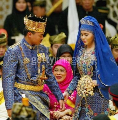 Crown Prince Al-Muhtadee Billah Bolkiah and Princess Sarah.jpg3.jpg