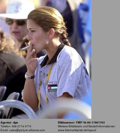 Sep 22, 2000 Haya smoking.jpg