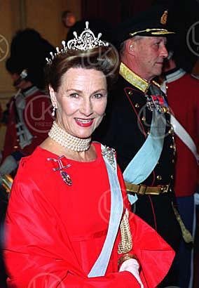 Queen Maud's Pearl Tiara 01.JPG