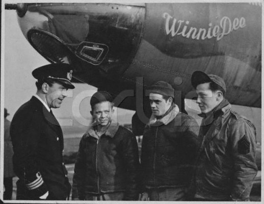 Visit w American Air Force at English base 1944.jpg