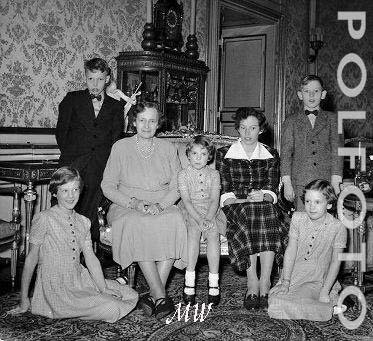 1952-12-00 Family 01.jpg
