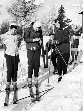 1957-03-00 Norway skiing 01.jpg