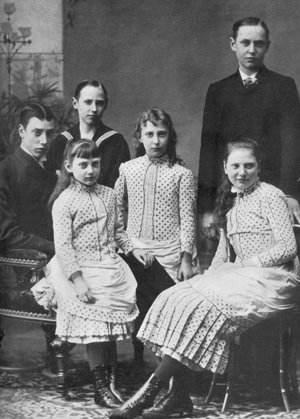 1887withsiblings.jpg