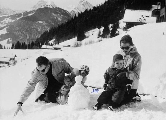 1960-02-26 Schonried Switzerland.jpg