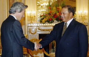 Agong and Koizumi.jpg