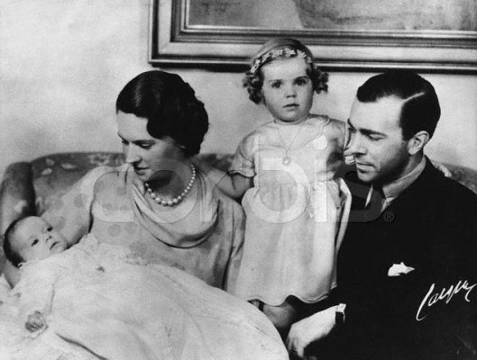 Med Gustav Adolf, Margaretha & Birgitta 22 mars 1937.jpg