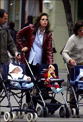 2003_03_15___Alexia_strolling_with_Arrieta_3.JPG