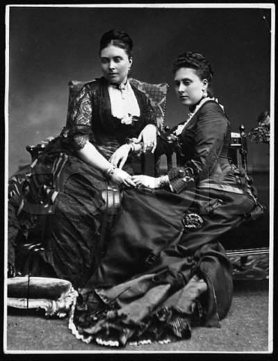 1880 Princess Victoria and Princess Beatrice.jpg