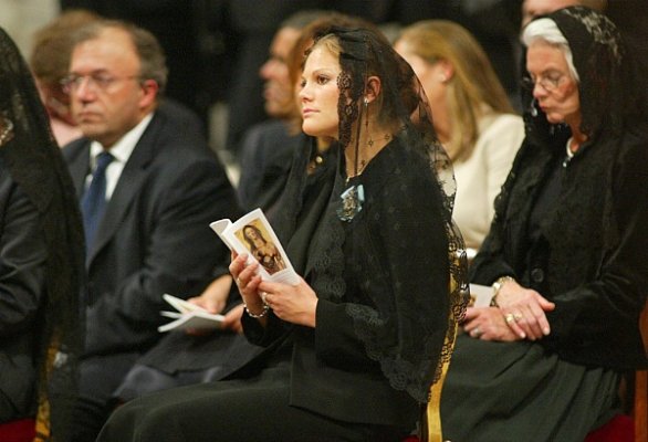 Birgitta 700årsjubileum St Petersbasilikan hösten 2002_1.jpg