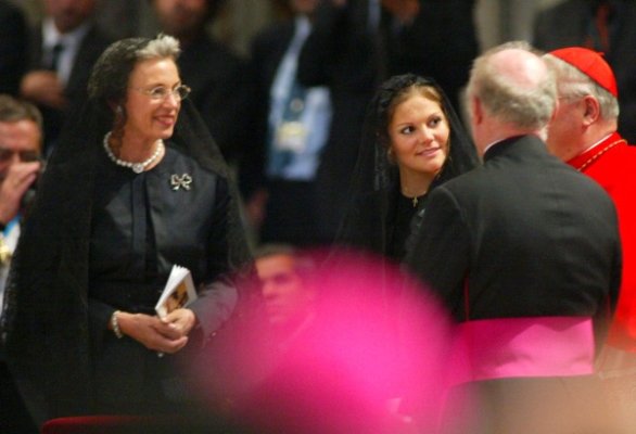 Birgitta 700årsjubileum St Petersbasilikan hösten 2002_3.jpg