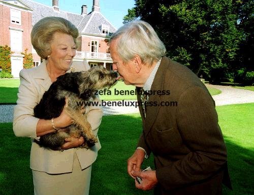 1999__beatrix__claus__dushi__fotouurtje__hond__huis_ten_bosch__huisdieren.JPG