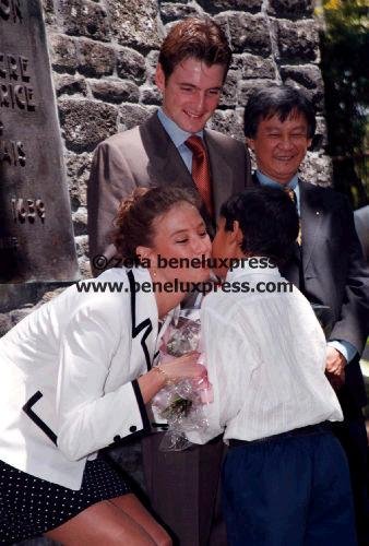 1998__marilene_van_den_broek__mauritius__maurits__poseren__werkbezoek_2.JPG