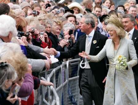 2005-04-09T150100Z_01_WIN43D_RTRIDSP_2_BRITAIN-ROYALS.jpg