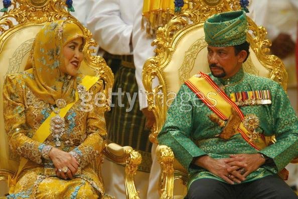 Sultan Brunei will visit Malaysia starting 27 April 2005.jpg