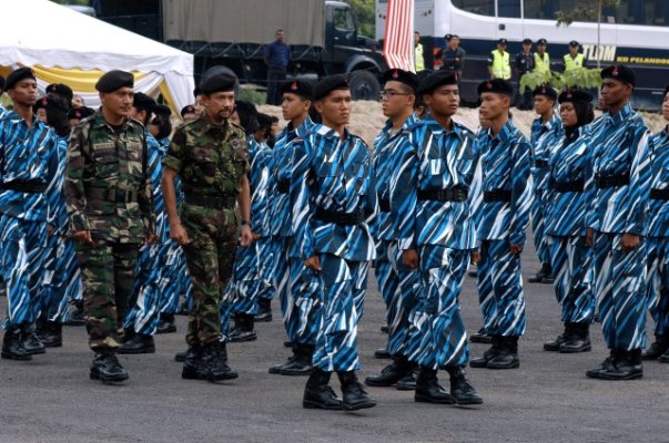 Sultan Brunei at National Service Camp Semenyih 4.jpg
