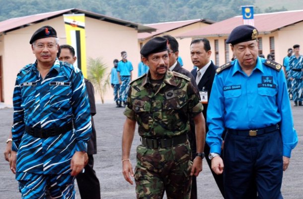 Sultan Brunei at National Service Camp Semenyih  7.jpg