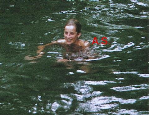 Click image for larger version

Name:	Diana on holiday.jpg
Views:	466
Size:	36.7 KB
ID:	122393
