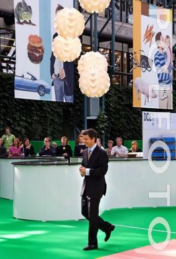 Click image for larger version

Name:	CP Frederik inaugurates Furniture fair 2005 5.jpg
Views:	817
Size:	34.7 KB
ID:	145651