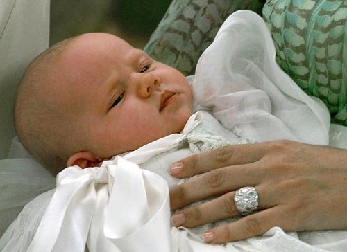 Click image for larger version

Name:	2005-07-14 - Christening3.jpg
Views:	2221
Size:	29.5 KB
ID:	201836