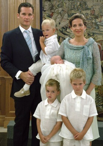 Click image for larger version

Name:	2005-07-14 - Christening4.jpg
Views:	1151
Size:	105.2 KB
ID:	201837