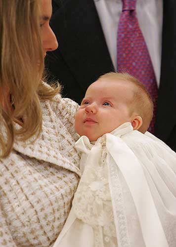 Click image for larger version

Name:	2006-01-14-Leonor's Christening(4).jpg
Views:	621
Size:	19.6 KB
ID:	224177