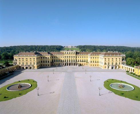 Click image for larger version

Name:	Schönbrunn rear.jpg
Views:	772
Size:	76.6 KB
ID:	283118