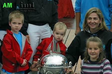 Click image for larger version

Name:	cristina_family_trophy.jpg
Views:	445
Size:	22.3 KB
ID:	36781