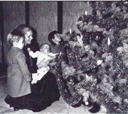 Click image for larger version

Name:	1983XmasVienna.jpg
Views:	711
Size:	45.2 KB
ID:	62660