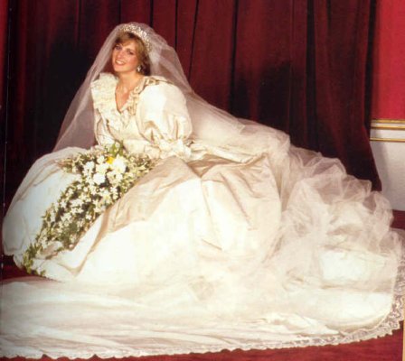 Click image for larger version

Name:	diana-spencer-tiara-wedding-day.jpg
Views:	869
Size:	40.2 KB
ID:	92224